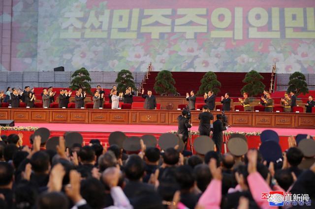 金正恩女儿再次公开露面 这次是阅兵，主席台C出场