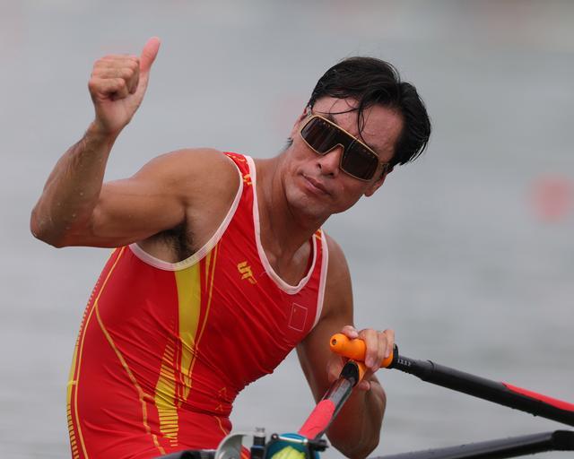 36岁老将张亮夺得男子双桨金牌 也是在本届亚运会收获的第2金