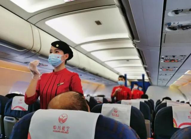 乘客登机后消失飞机清仓 客服回应：为了安全