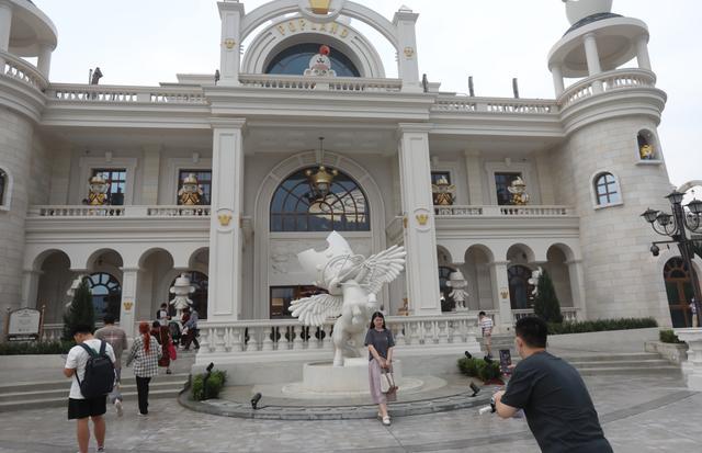 北京泡泡玛特城市乐园 首个沉浸式潮玩IP主题乐园今天开业