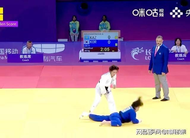 插完哈萨克斯坦选手眼睛后，韩国柔道选手咬日本选手