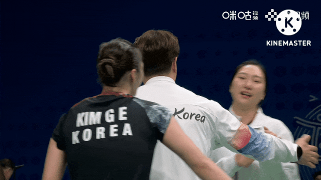 韩国女队员疑模仿何冰娇含泪表情，引起网友关注
