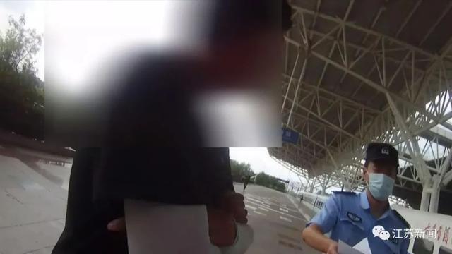 男子高铁厕所内抽烟被拘 警方提醒：别抱侥幸心理！
