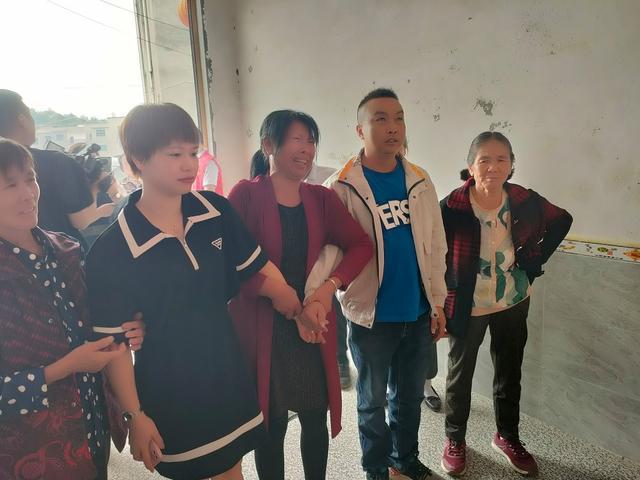 男子6岁走丢29年后回家,凭记忆画出家周边景象