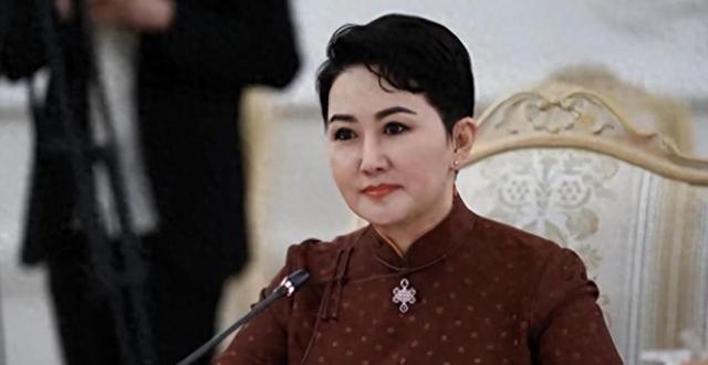 49岁女强人，蒙古国女外长高颜值有气质备受人们羡慕