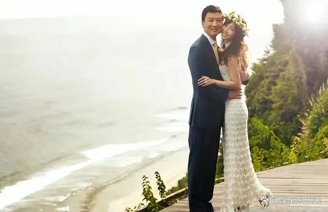 侯佩岑出席活动时3否认婚变传言，称是因丢掉了很多不用的东西