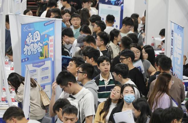 年轻人悄然转向制造业 人才流动潮汐背后有哪些产业更迭与变化？
