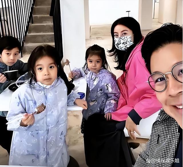 一家五口齐上阵!霍启刚带儿女参加公益跑 小女儿满头大汗格外认真