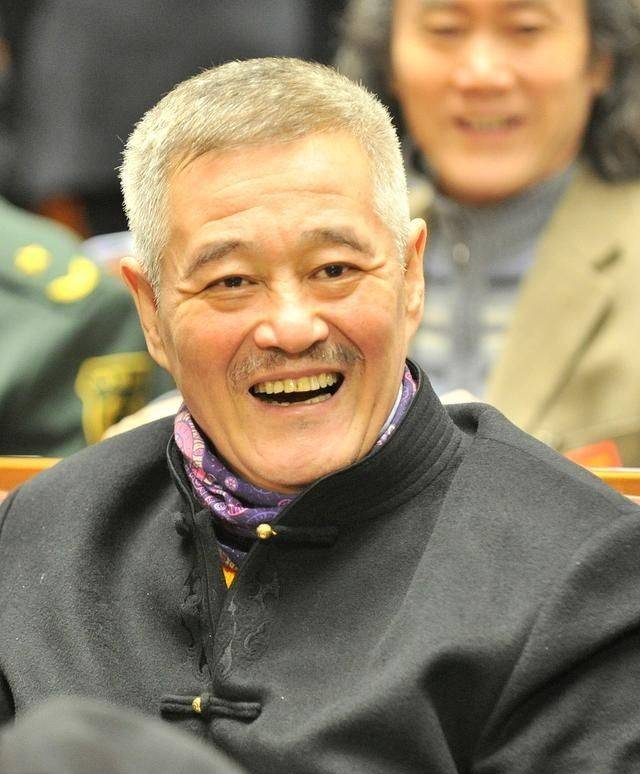 赵本山女儿直播中宣布生完孩子退网:钱砸不出她想要的生活