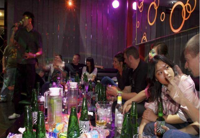 点击查看图片来源 中国卡拉OK迎来倒闭潮从6万多家减少到2万多家