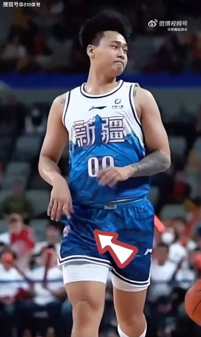 硬汉!赵睿抢断萨林杰戳到食指大幅度弯折变形,面不改色继续反击