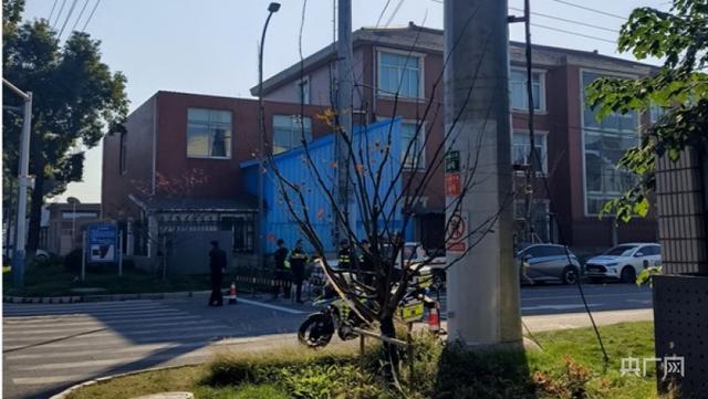 记者实探无锡失火致7死的纺织厂 事发地已被警方管控