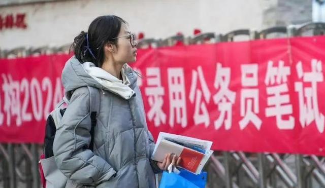 国考行测结束，网友自嘲轻舟已撞大冰山：120分钟130个题，根本做不完