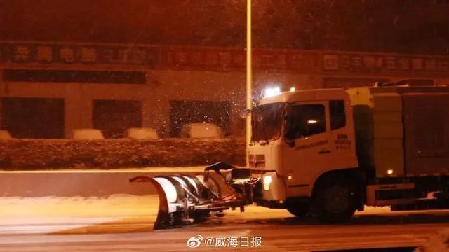 山东威海暴雪积雪厚度惊呆网友，局部可达30厘米以上！