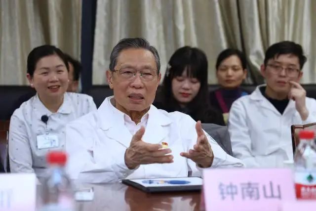 钟南山：除非出现病毒大流行 否则不主张长期佩戴口罩