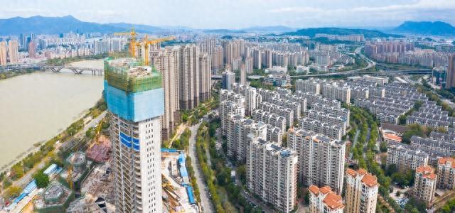 2024年房价还会下降？购房者到底买不买房？