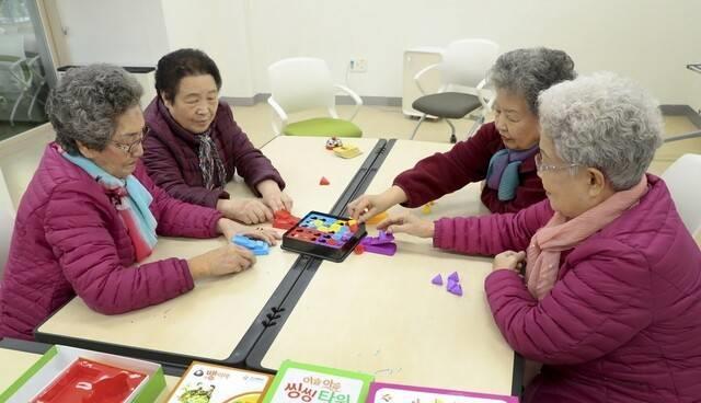 韩国生育率倒数:幼儿园变养老院,有些婚礼场所也变成殡仪馆