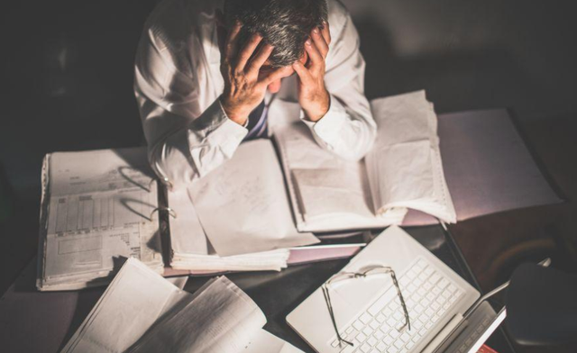 你有隐形加班的困扰吗？如何看待网络时代隐形加班现象