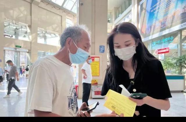 潘宇晨选择裸辞并加入陪诊这个行业,是因为她在上海