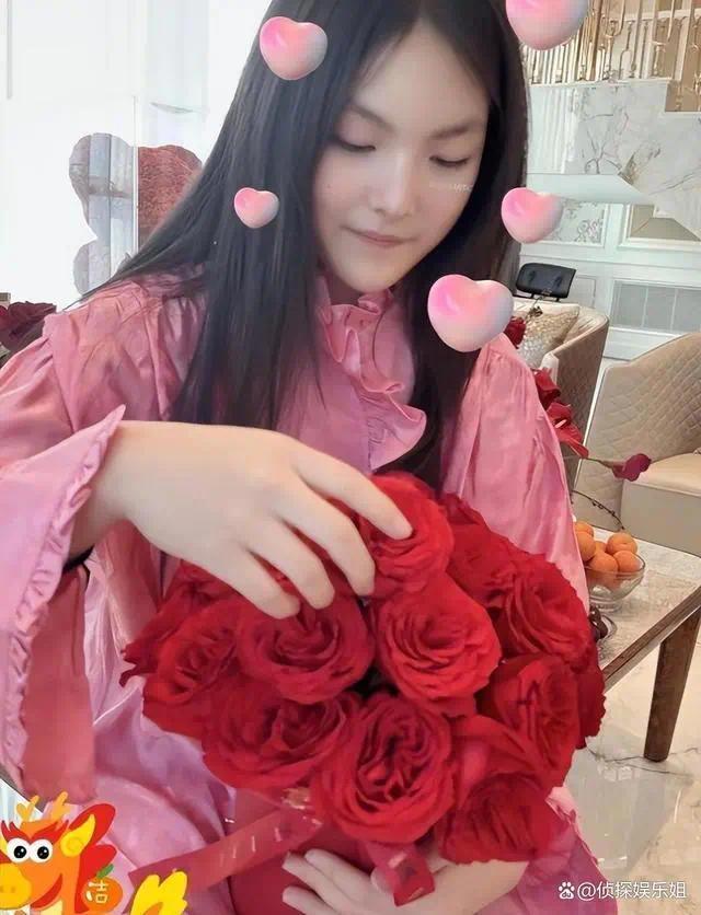 也期待她和妈妈李湘,以及爸爸王岳伦多多合体秀幸福,祝福!