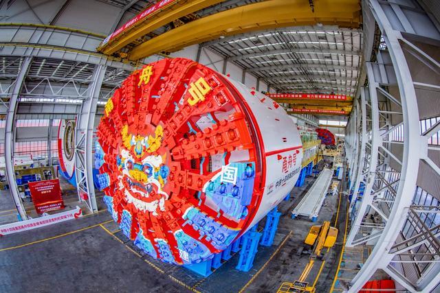 世界最长海底高铁隧道盾构机下线 总重量达4350吨
