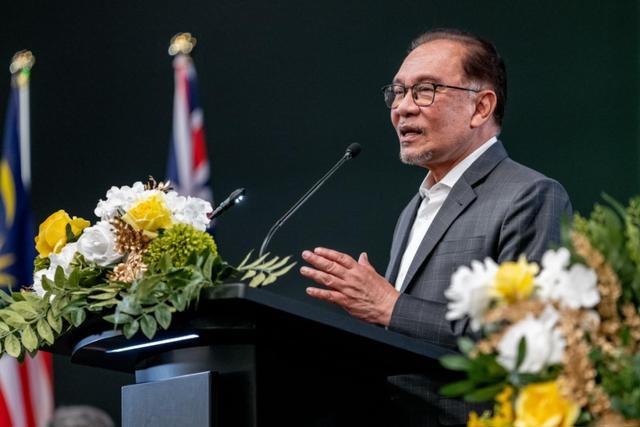 涉及MH370 马来西亚总理表态：乐意重新启动搜索工作
