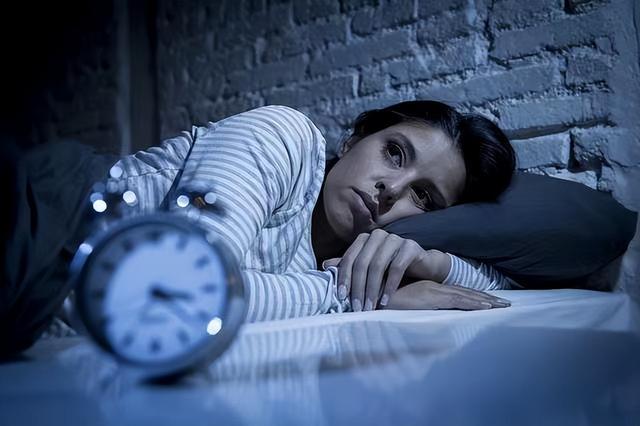 失眠多梦可能是它造成的，赖床可能是垃圾睡眠导致的