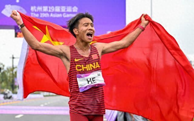 中国最快的男人2小时6分57成功pb ，把中国马拉松带进206时代！