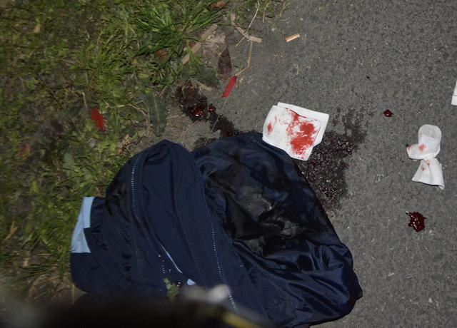 女生带回一件染血校服学校补发一套派出所副所长亲自为其颁发荣誉证书