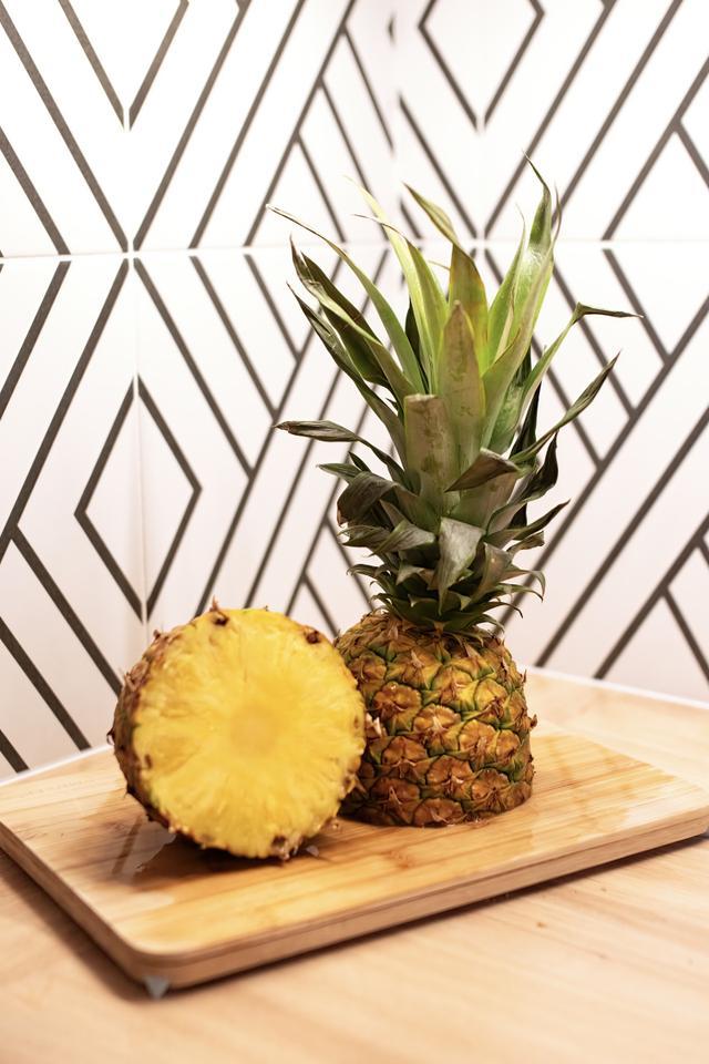 一般来说,凤梨主要产于台湾,福建等地,而菠萝则主要产于广东,海南等地