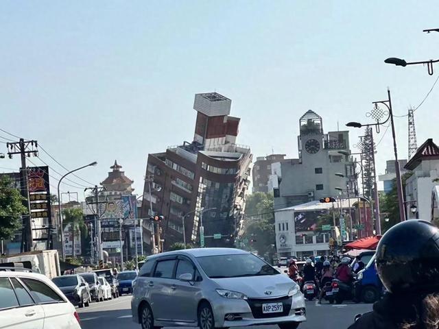 台湾空军基地至少8架F-16战机受损 花莲成“孤城”