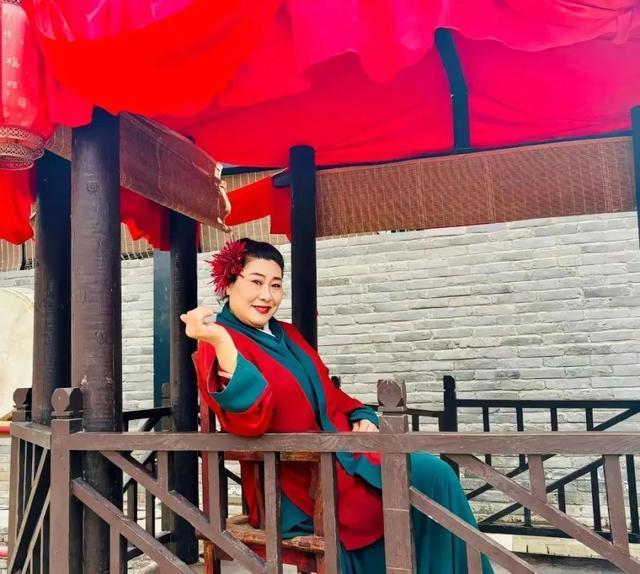 景区：王婆因健康原因请假一个月 原节目换人演出