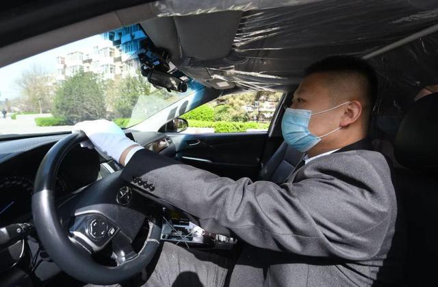 有网约车司机一天跑10小时收入不到200元权益保障短板引关注