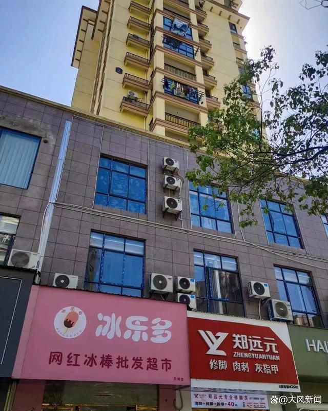 江西35人花600多万全款买商铺烂尾7年，完工时被要求每平再补交2万元才能交房