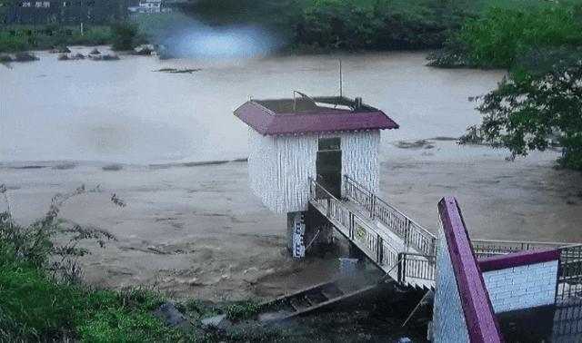 强降雨致桃江河水倒灌江西全南县城 多地面临洪涝险情