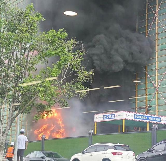 多方回应武汉大学教学楼起火 火速扑灭 无人伤亡