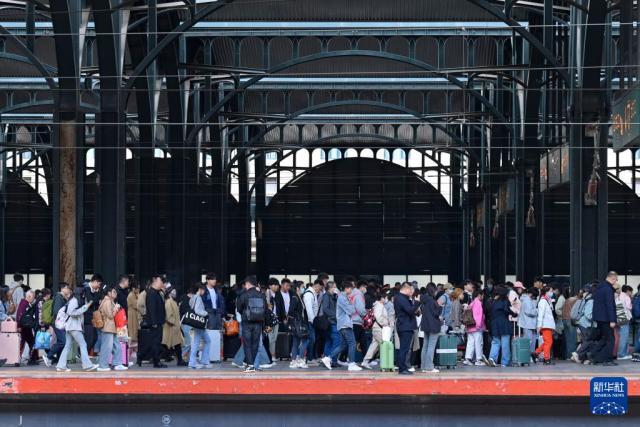 低估了五一堵车的程度 堵在了高速耽误了高铁崩溃