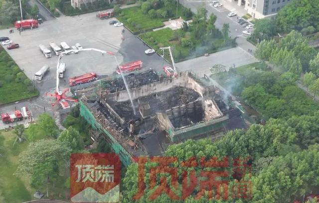 河南大学称无比痛心自责 百年大礼堂修缮中遭火灾
