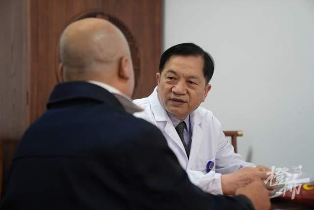女子以为痔疮出血 肠镜查出直肠癌 年轻妈妈如何面对命运挑战