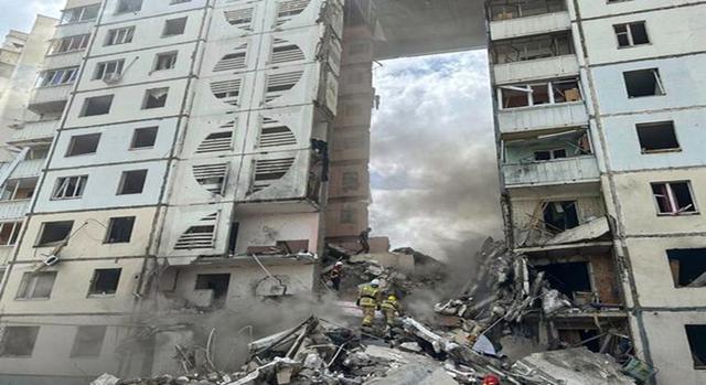 普京听取俄居民楼遭乌袭击坍塌汇报 14人死亡