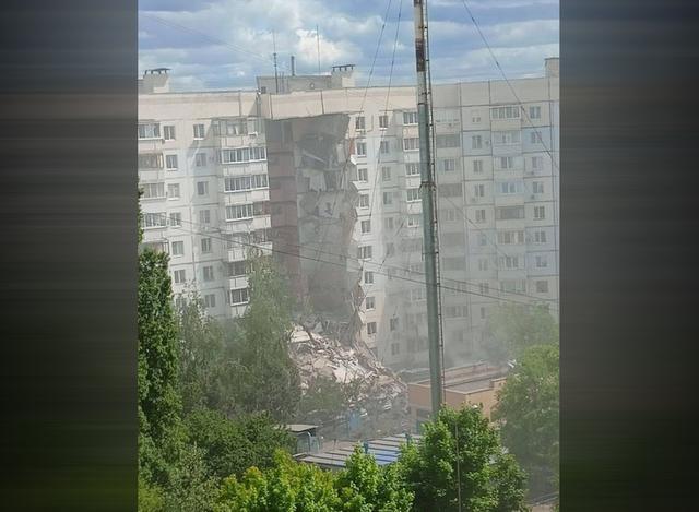 俄遭袭居民楼二次坍塌 数名救援人员被埋