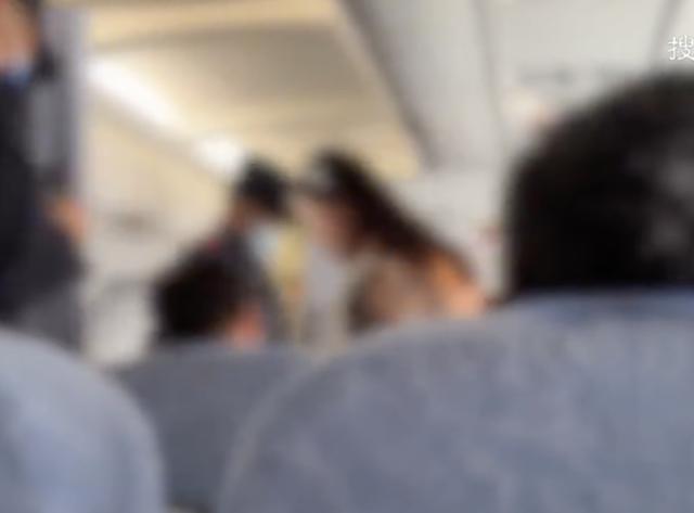 女子飞机起飞前抽电子烟致使航班延误 规则意识何在？