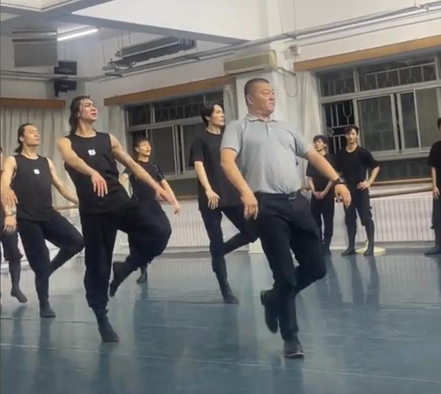 朝鲜族院长回应与学生共跳蒙古舞走红