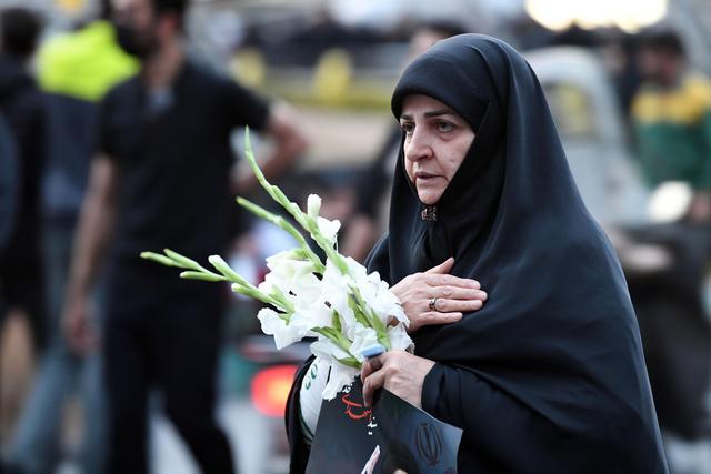 伊朗民众悼念直升机坠毁事件遇难者 全国哀悼日宣布