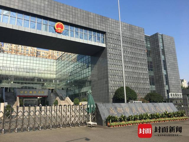 女子被家暴终身挂粪袋 法院判离婚