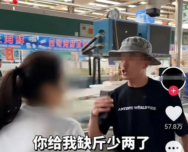 南京鸭店请托排队，制造热销假象欺骗消费者，多部门联合行动执法。