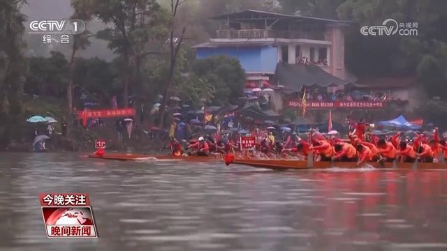 湖南一龙舟队逆水行舟数十公里参赛 传统与勇气的接力