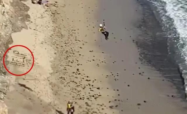 美国冲浪者被困用石头拼HELP获救