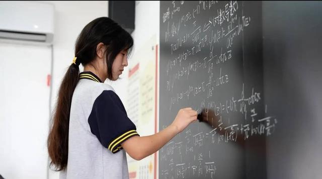 17岁的她想证明女生也能学好数学