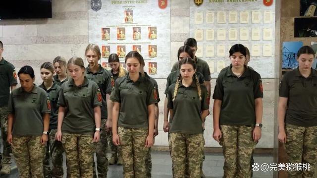 乌军丢失沃尔昌斯克战略要地，乌95旅动员17岁女学生！